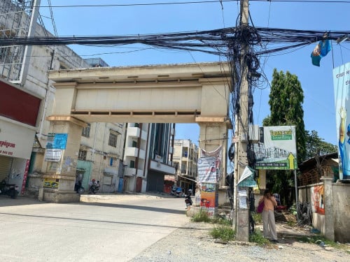 ដីសម្រាប់ជួលក្នុងបុរីសែនមនោរម្យ​ (ឬស្វែងរកដៃគូវិនិយោគ​ជាសាលារៀន​ សាងសង់បន្ទប់ជួល​ ឃ្លាំង..)