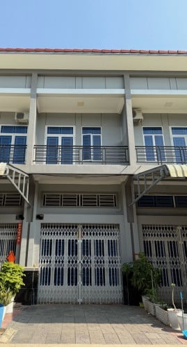 ផ្ទះថ្មីមិនធ្លាប់នៅ