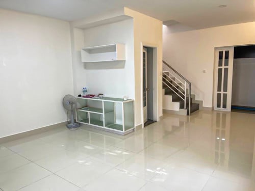 វីឡាកូនកាត់ LD1 កែង សម្រាប់ជួល នៅក្នុងបុរីប៉េងហួតបឹងស្នោរ