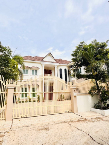 7 Bedroom | Villa For Rent near Airport