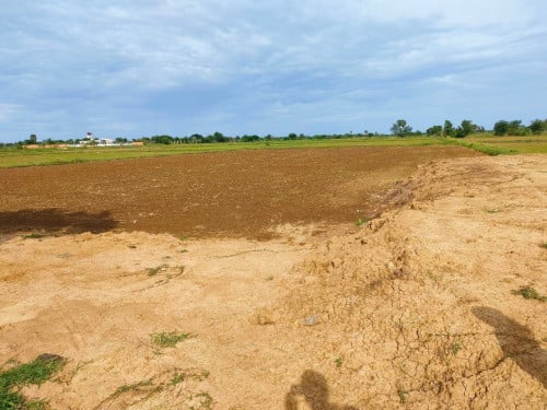 ដីលក់​ នៅ​សង្កាត់​ស្លាកែត​ ក្រុង​បាត់ដំបង​