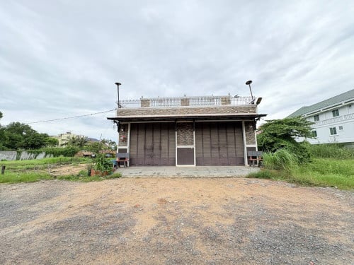 ផ្ទះលក់បន្ទាន់ នៅក្រុងតាខ្មៅ