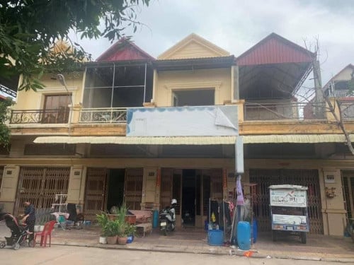 បន្ទាន់ ! ផ្ទះល្វែងលក់ (ក្នុងបុរីពិភពថ្មី ឈូកមាស)