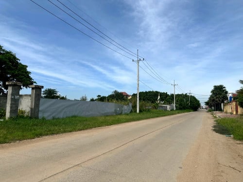 ដីលក់នៅក្បែរផ្លូវមហាវិថីអង្គរ