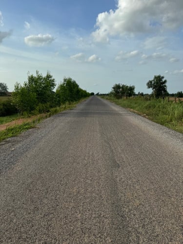 ដីផ្លូវកៅស៊ូ30m ជាប់សួនព្រះច័ន្ទ លក់បន្ទាន់! (ម្ចាស់ផ្ទាល់) តម្លៃធូរថ្លៃ​ ប្លង់រឹង100%