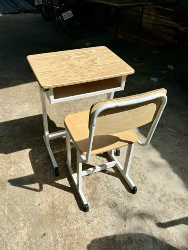 តុកៅអីសិស្ស