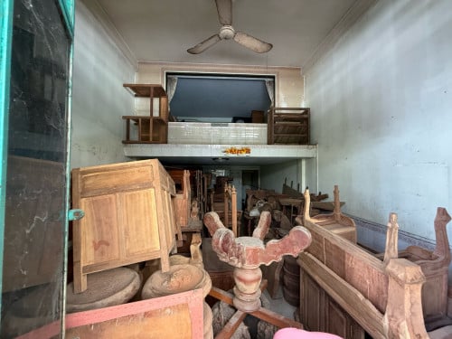 ឡៃឡុងឃ្លាំង គ្រឿងសង្ហារឹម