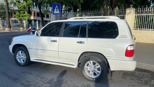 ប្រភេទឡានម្ចាស់ដេីមនៅថ្មីស្អាត​ Lexus 470