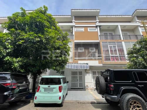 ផ្ទះកែងវីឡាកូនកាត់សម្រាប់ជួលនៅក្នុងបុរី ថៃ ឈុនគ្រី / Link House for Rent at Borey Thai Chhunkry