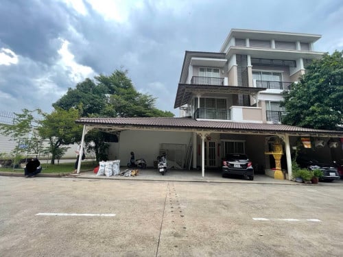 Link villa LA for rent  in borey penghout boeung snor