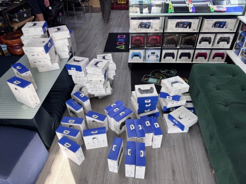 ដៃ​ PS5 ថ្មី​ 55$