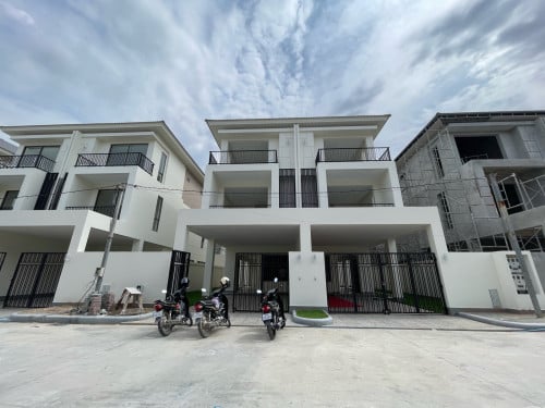 វីឡាភ្លោះTM លក់បន្ទាន់ ប៉េងហួត371