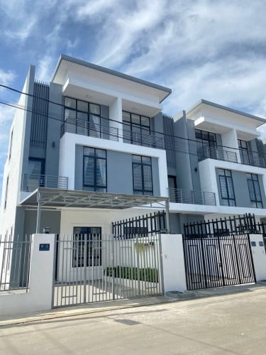 🏠 房屋出租｜距离市场仅200米 位置优越，生活便利，适合家庭居住。欢迎看房，有意者请联系！