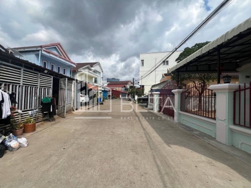 House for Sale with 2 Bedrooms