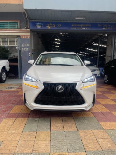 Lexus NX 200T ឡាន 2មុឺនmile ហ្សីន 4button