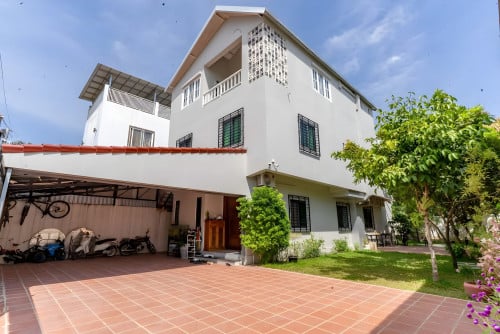 វីឡាទោលលក់បន្ទាន់ ជិតស្ពានអាកាសចោមចៅ