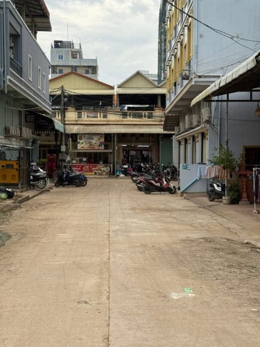 ផ្ទះល្វែង ប៉ោយប៉ែត ភូមិសាមគ្គីមានជ័យ