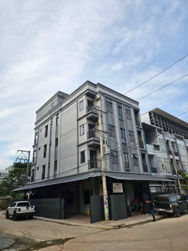 អាគារសម្រាប់ជួលនៅជាប់ហ្គោលដិនស្ទូចត្រី ក្រុងប៉ោយប៉ែត