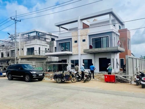 វីឡាសម្រាប់ជួលនៅផ្សារកណ្តាល