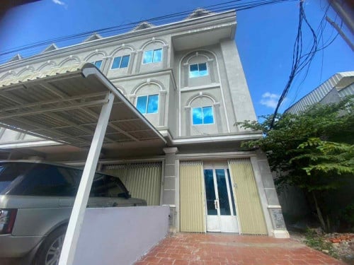 ផ្ទះសម្រាប់លក់ នៅបូរីមានជ័យ មុខស៊ុបប្រហិតត្រី ក្បែរហ្គួតឡាក់ ក្រុងប៉ោយប៉ែត