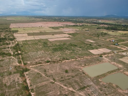 ដីលក់​ ៣៧ ហិចតា