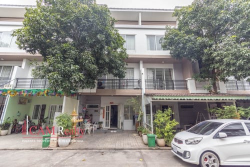 ផ្ទះវីឡាកូនកាត់សម្រាប់លក់ បុរីប៉េងហួត បឹងស្នោ