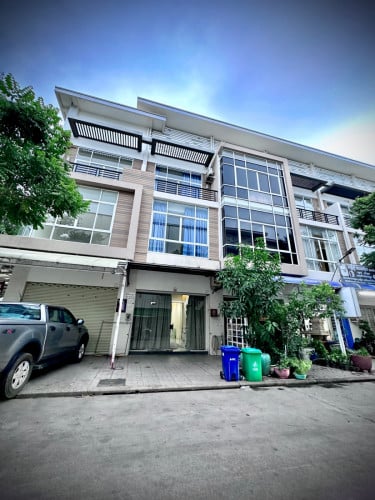 ផ្ទះលក់ បុរីប៉េងហួតបឹងស្នោរ (ចរចារ)