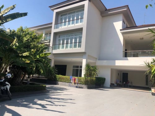 ផ្ទះវីឡាទំនើបសំរាប់ជួលនៅទួលគោក