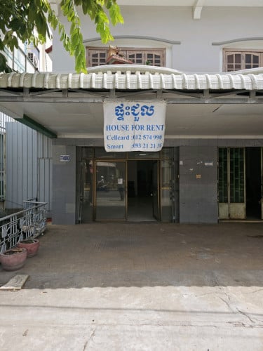 ផ្ទះ​ អាជីវកម្ម​សម្រាប់ជួល លើផ្លូវធំ 271