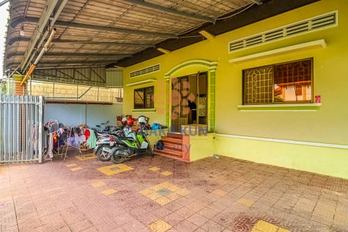 ផ្ទះលក់នៅលើផ្លូវតាភុលក្នុងក្រុងសៀមរាប/House for Sale on Taphul Road-Siem Reap City