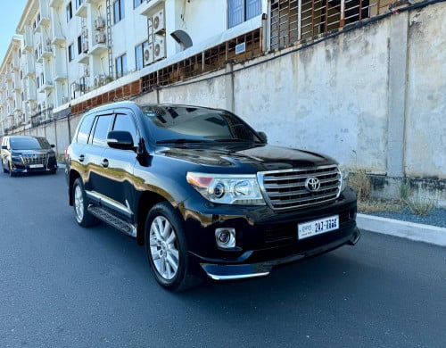 Land Cruiser 2012 VIP V8 បូមទ្បើងចុះ ម៉ាស៊ូតម្ចាស់ដើម
