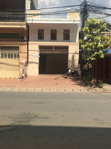 ផ្ទះអាជីវកម្មលក់ ជិតផ្សារតាខ្មៅ