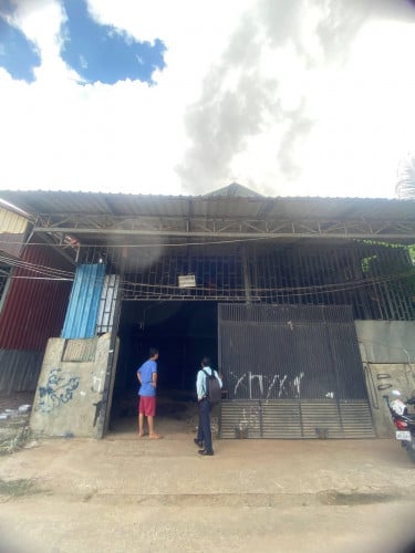 ឃ្លាំងលក់បន្ទាន់