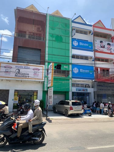 ផ្ទះកែងអាវីវកម្មលក់បន្ទាន់ មានចំណូលពីការជួលស្រាប់ (ផ្ទះ១ជុង+ហាង១ជាប់គ្នា)