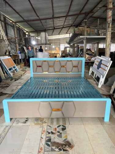 គ្រែដែកម៉ូតទាន់សម័យមានច្រើនខ្នាត