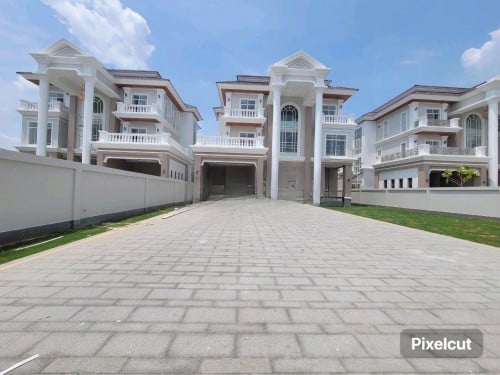 ផ្ទះ ឃ្វីន QUEEN