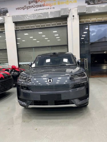 豪华全尺寸插混SUV 腾势N9-DENZA N9