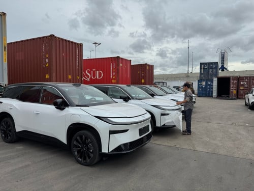 BZ3X 2025 smart driving intelligent 3$ មានស្តុកស្រាប់ មានApple CarPlay English system