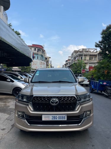 Land Cruiser GXR Arab V6 08ឡេីង21 ទឹកមាស ឡានថ្មីណាស់