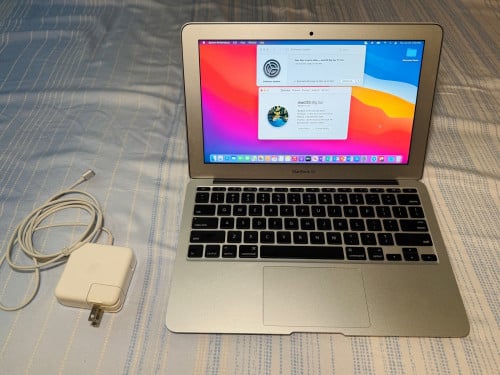 MacBook Air (11-inch, Mid 2013) មួយ​តឹក​ នៅស្អាត​