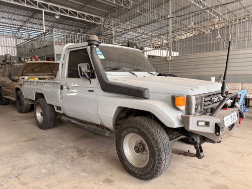 Toyota Land Cruiser 70 Series 1984 ( ឡាននៅសនំដើមទាំងអស់ )