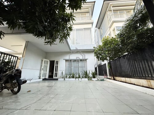 Western Twin-Villa 4 Bedrooms for RENT in Steng Mean Chey Area