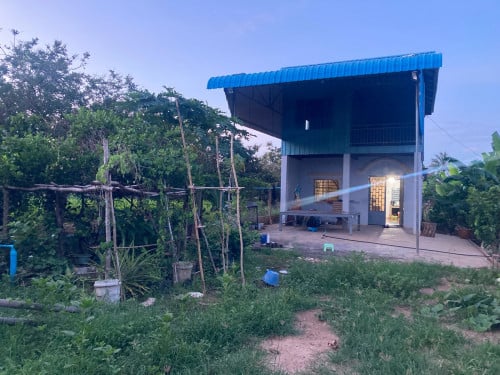 ដី​ និង​ផ្ទះ​ ២​ប្លង់