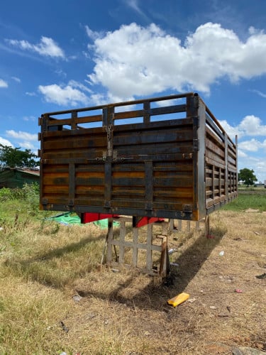 ទ្រុង ថ្មី