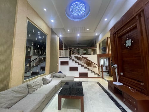 ផ្ទះវីឡាសម្រាប់ជួល នៅខាងត្បូងផ្សារទួលទំពូង