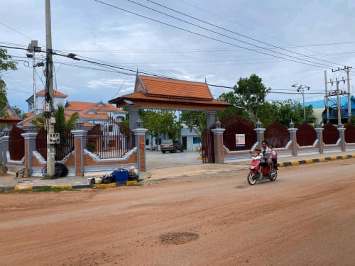 ដី និងផ្ទះវិឡាលក់