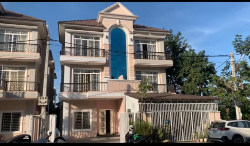 ផ្ទះវីឡាភ្លោះបុរីគ្រីស្តាល់លក់ភូមិព្រែកសំរោង២  សង្កាត់តាខ្មៅ ក្រុងតាខ្មៅ ខេត្តកណ្តាល