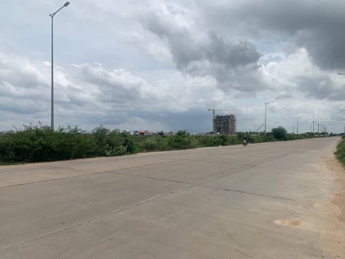 ដីលក់ផ្លូវ16m ក្រោយវត្តឃ្មួញភូមិព្រៃមូល សង្កាត់ក្រាំងធ្នង់ ខណ្ឌសែនសុខ រាជធានីភ្នំពេញ