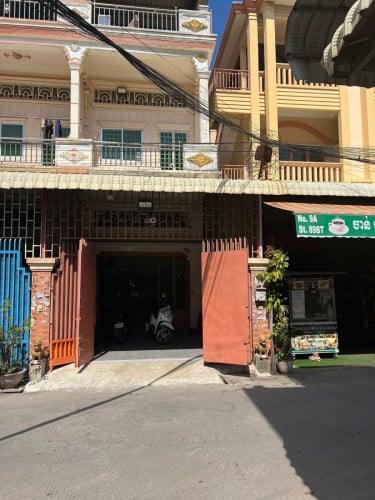 ផ្ទះលក់ទីតាំងបឹងទំពន់4*15សល់មុខ5m/ 2សន្លឹកកន្លះ នឹងសល់ចំហៀងកន្លះម៉ែត ផ្ទះរកស៊ីនបានតំលៃល្អលក់