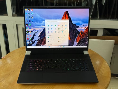 Alienware X16 R2/ Core Ultra 9 185H/RTX 4070 :8G